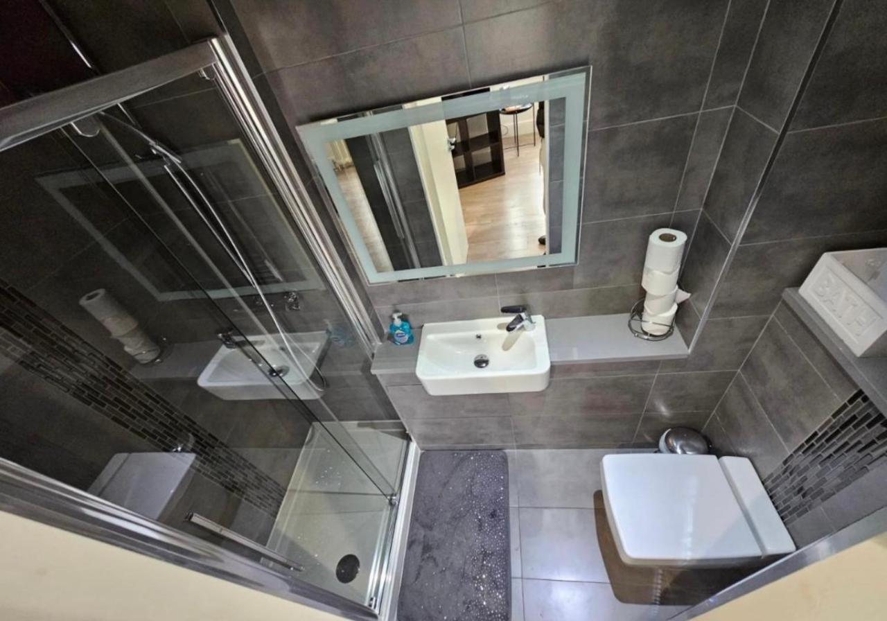 Luxury Double Room With Private Bathroom エディンバラ エクステリア 写真